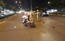 tp hcm bat chap hieu lenh dung khi chay vao lan o to thanh nien phong xe tong csgt bi thuong