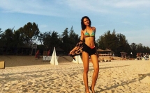 hhen nie khoe anh bikini thoi toc dai chua dang quang hoa hau