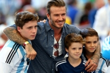 brooklyn beckham len trang bia tap chi