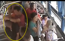 cai ket dang cua nguoi dan ong quay roi tinh duc tre vi thanh nien tren xe buyt