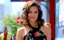 het han thoa thuan cam yeu katie holmes tre ra den ca chuc tuoi