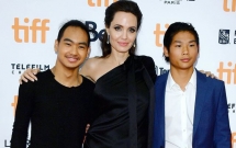 pax thien dien vest banh bao xuat hien ben me angelina jolie va cac anh chi em
