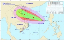 con bao manh nhat nhieu nam qua do bo mien trung mua to de phong ngap lut