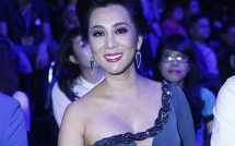 mc ky duyen noi ve goc khuat day xot xa cua nghe si ra duong bat con goi bang chi