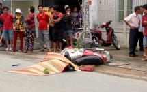 tp hcm co gai tre tu vong thuong tam duoi banh xe tai