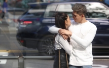 vo chong truong quynh anh va tim dep noi bat tren duong pho han quoc