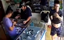 ha noi thanh nien vao cua hang cam iphone tu suong de thu do net khen minh dep trai roi tau thoat ngay