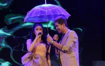 tim va truong quynh anh van tinh tu hon nhau duoi con mua lon