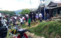 son la nu sinh lop 7 to bi 4 thanh nien hiep dam tap the khi o nha mot minh