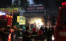 chay cua hang phu tung o to o sai gon canh sat dung voi rong dap lua tranh chay lan