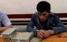 truy bat doi tuong nguoi lao van chuyen 10 banh heroin ve viet nam tieu thu