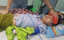 mot manh thuong quan ho tro 200 trieu dong cho be trai 8 tuoi bi ung thu mau luc nao cung cho duoc di du khai giang