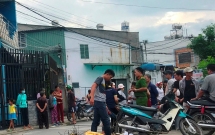 tphcm con gai nga quy khi thay me chet canh vung mau bo thoi thop day vet thuong tren nguoi