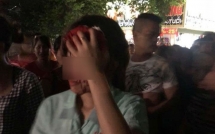 dua con di choi trung thu bat gap chong cho gai vo lao vao danh ghen thi bi danh chay mau dau