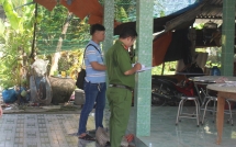 vu nhom thanh nien chem chet nguoi den tra thu con trai cha ra mo cua bi dam chet