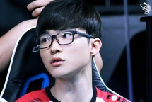 lien minh huyen thoai faker oi leo len top 11 thach dau la du roi tha cho may chu bac my di anh