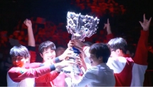 thua trong van dau chung ket dai nhat lich su skt t1 van dang quang cktg lien minh huyen thoai mua 6
