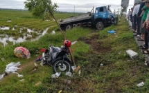 mua banh ve to chuc trung thu mot phu nu tu vong thuong tam sau va cham voi xe bon