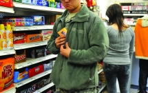 thanh nien bi bat vi co trom thuc an tri gia khoang 100 ngan dong va day la phan quyet bat ngo cua toa an