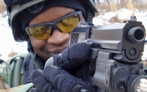 mk 23 sung ngan hoan hao cua biet kich navy seal