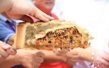 chiec banh trung thu ky la trong co ve kinh di ma ai cung muon duoc thu 1 mieng