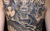 thanh nien co hinh xam nghi bi sat hai vut xuong kenh o sai gon