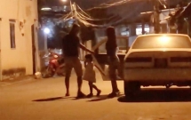 xac minh clip xe bien xanh cho phu nu tre em bat den uu tien bam coi inh oi tren duong pho sai gon