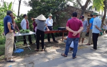 doi tuong sat hai me roi nem xuong gieng phi tang o hoa binh la con nuoi