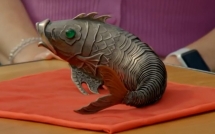 vo tu cho con choi mon do cu hang ngay ba me bat ngo khi biet no dang gia ca tram trieu