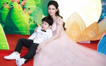 bat chap vay ao long lay me con truong quynh anh van om nhau ngoi bet