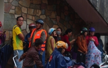 truy tim nhom thanh nien tung tin vo dap thuy dien song tranh 2 khien nguoi dan chay len nui an nap