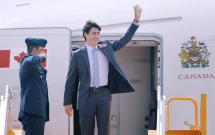 thu tuong canada justin trudeau rang ro vay chao khi dap chuyen bay xuong da nang