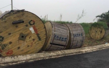 nhom thanh nien di o to dung dao troi bao ve cuop 5 cuon cap gia 25 ty o vung ven sai gon