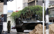 tong thong zimbabwe mugabe tu anh hung dan toc toi nha doc tai mo cam quyen den 100 tuoi