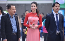 hoa hau bien thuy trang nen na trong vai tro moi