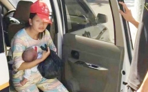 moi de duoc 18 ngay nang dau da bi me chong duoi ra khoi nha vi mot ly do khong ngo