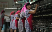 cam van lhq bat dau co hieu luc nguoi lao dong trieu tien o nuoc ngoai se di ve dau