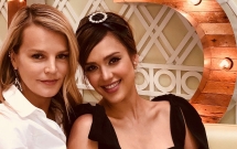 thien than bong toi jessica alba tuoi tan trong bua tiec mung con trai sap chao doi