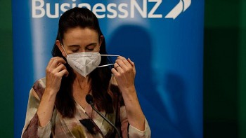 Thủ tướng New Zealand dương tính với COVID-19