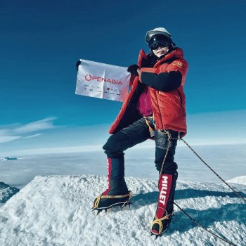 Việt Nam có "bóng hồng" đầu tiên chinh phục thành công đỉnh Everest