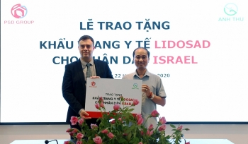 viet nam trao tang 100000 khau trang y te cho israel