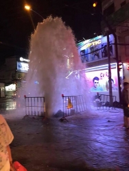 Vòi rồng phun trào giữa đường phố Sài Gòn