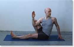 Yoga giúp cải thiện sức khỏe như thế nào?