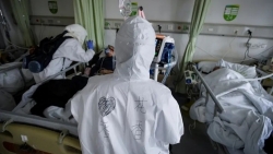 40 y bac si cung benh vien o vu han bi lay nhiem virus corona