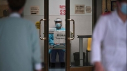 an lau chung gia dinh 9 nguoi o hong kong cung nhiem virus corona