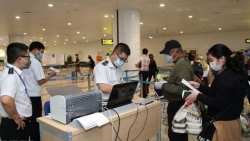 tu 223 viet nam dung nhap canh voi nguoi nuoc ngoai