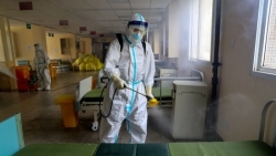 trung quoc ghi nhan ca nhiem covid 19 noi dia dau tien trong 4 ngay