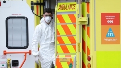 tin tuc the gioi moi nhat hom nay 14 be trai nguoi anh khoe manh qua doi vi covid 19