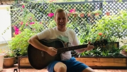 dai su anh vua dan vua hat ca khuc viet nhung ngay cach ly khien nhieu nguoi thich thu