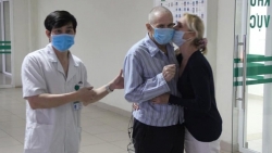 vo benh nhan nguoi anh xuat vien trong dem neu o noi khac chac chung toi khong con song